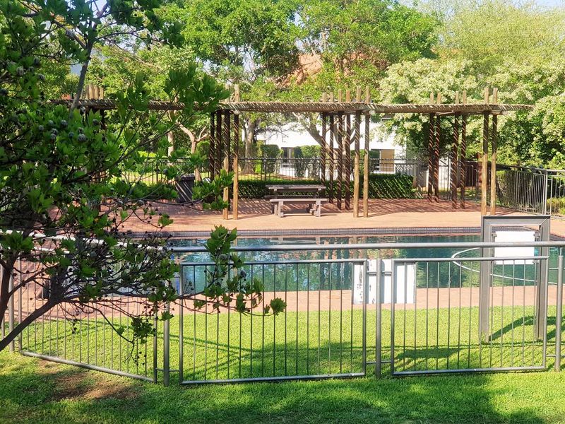 Golf, Glitz & No Grit: The Ultimate Exec Hideaway! - Photo 2
