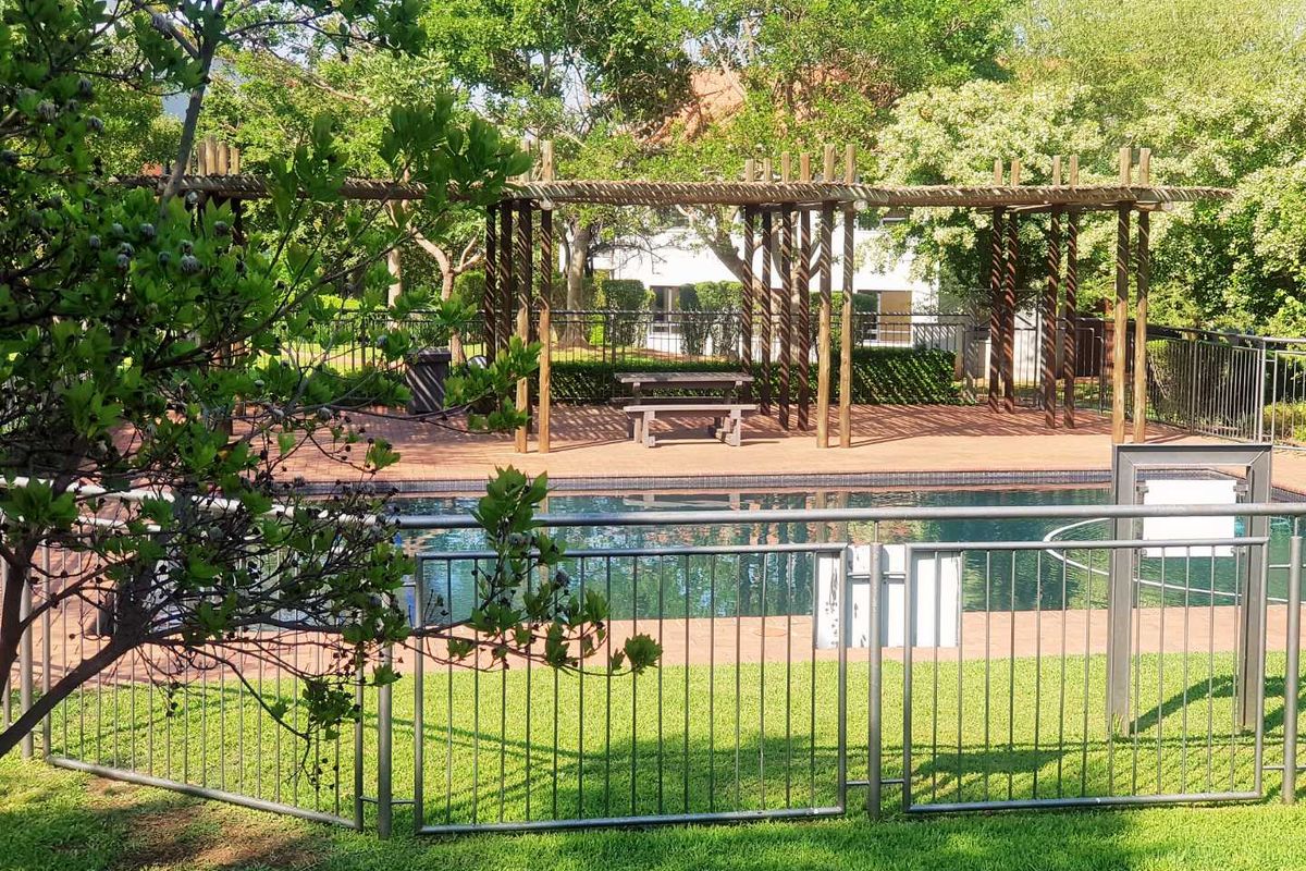 Golf, Glitz & No Grit: The Ultimate Exec Hideaway! - Photo 2