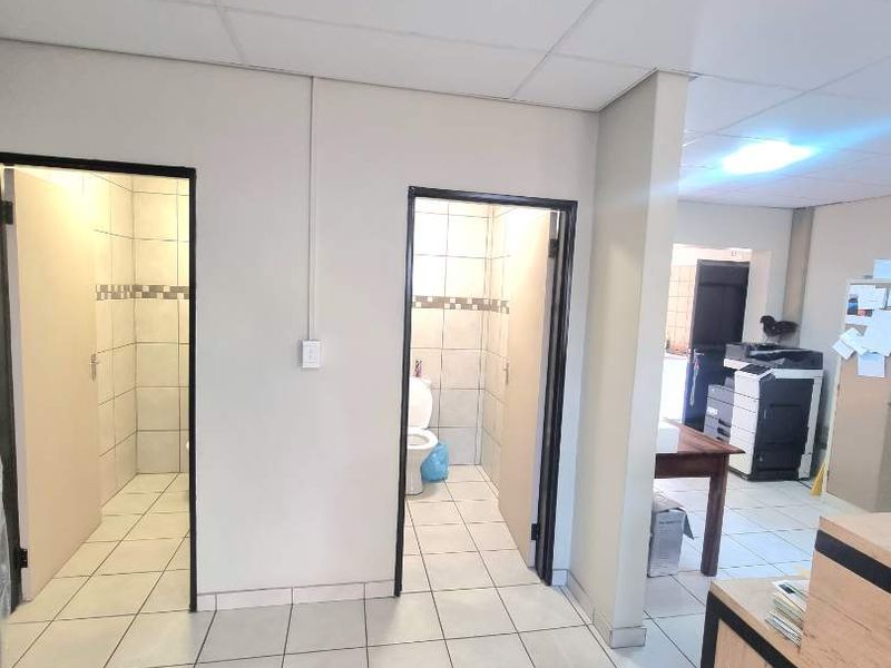 WINDHOEK WEST COMMERCIAL PROPERTY WITH RESIDENTIAL RIGHTS FOR SALE - Photo 10