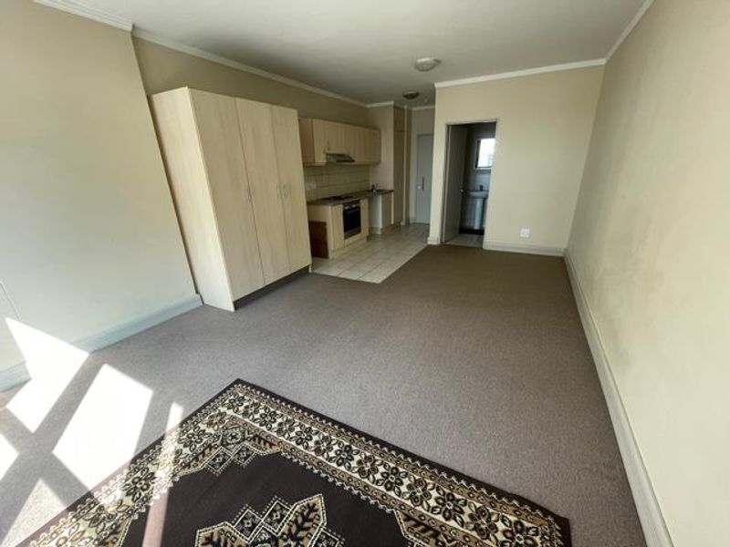 Unfurnished Studio, Wi fi included, pool & gym - Photo 4