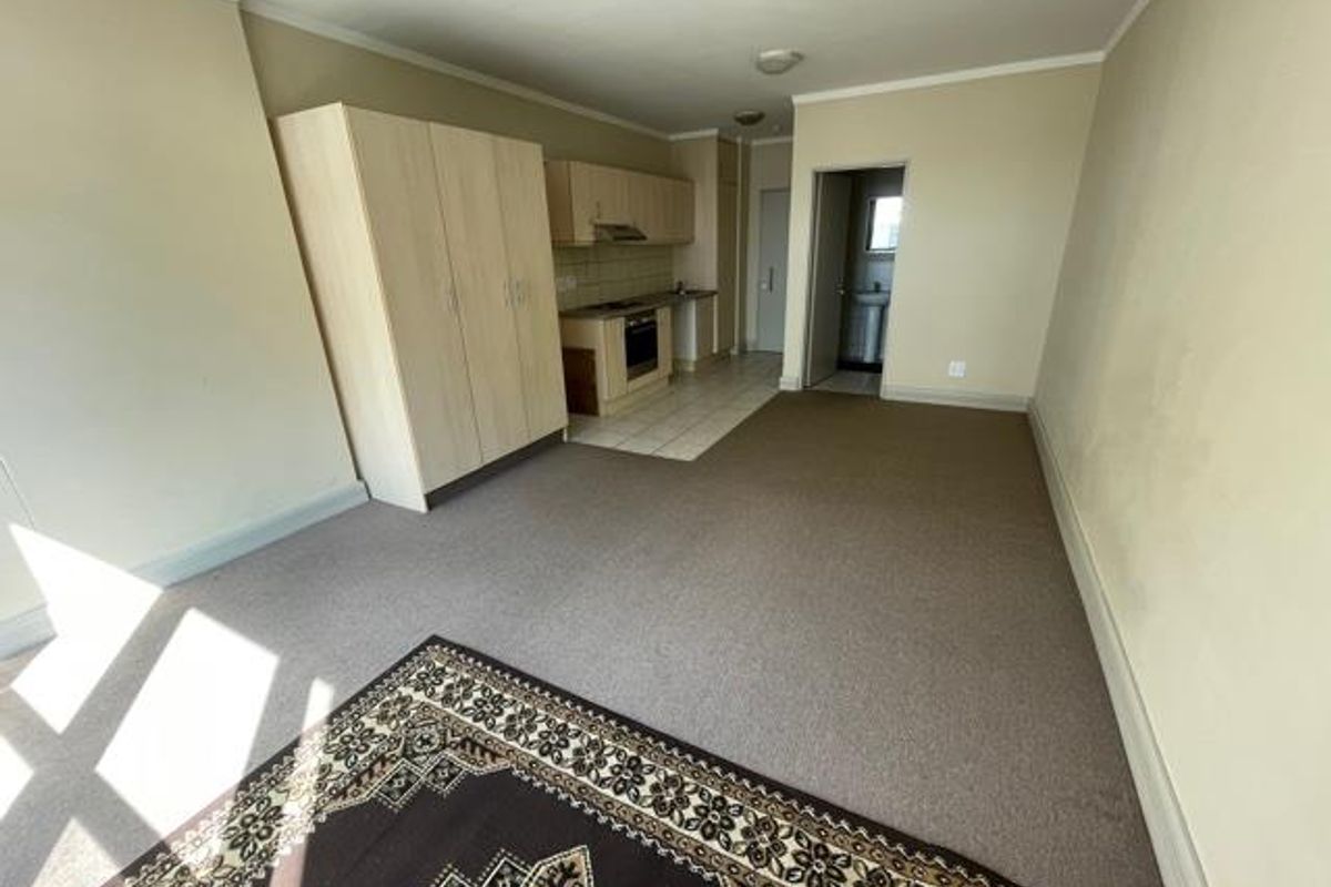 Unfurnished Studio, Wi fi included, pool & gym - Photo 4