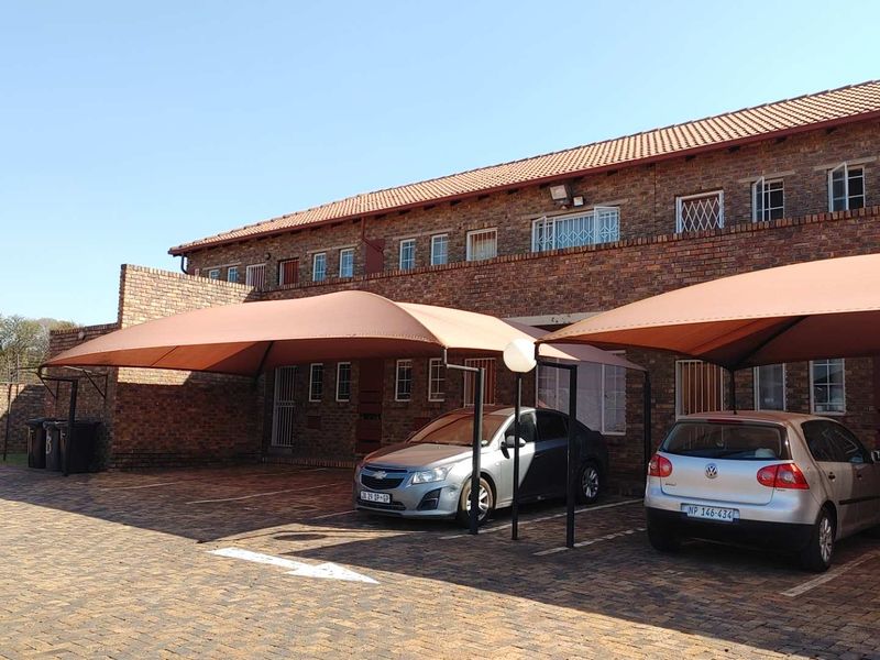 SPACIOUS 1 BEDR GROUNDFLOOR - Photo 2