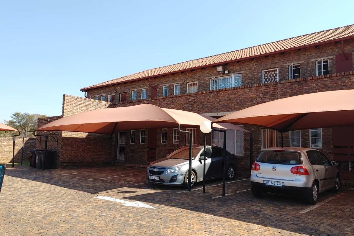 SPACIOUS 1 BEDR GROUNDFLOOR - Photo 2