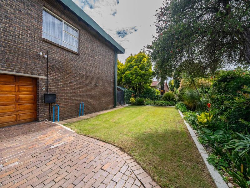 5 Bedroom double story for Sale in Farrarmere - Photo 3