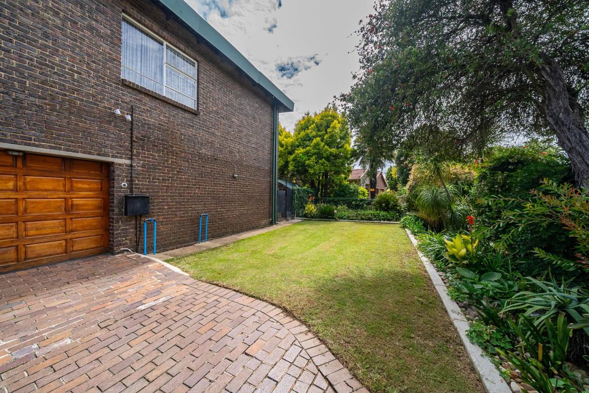 5 Bedroom double story for Sale in Farrarmere - Photo 3