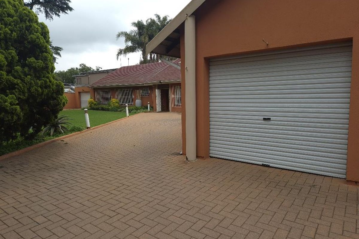 Large Family home in Beyers Park - Photo 3