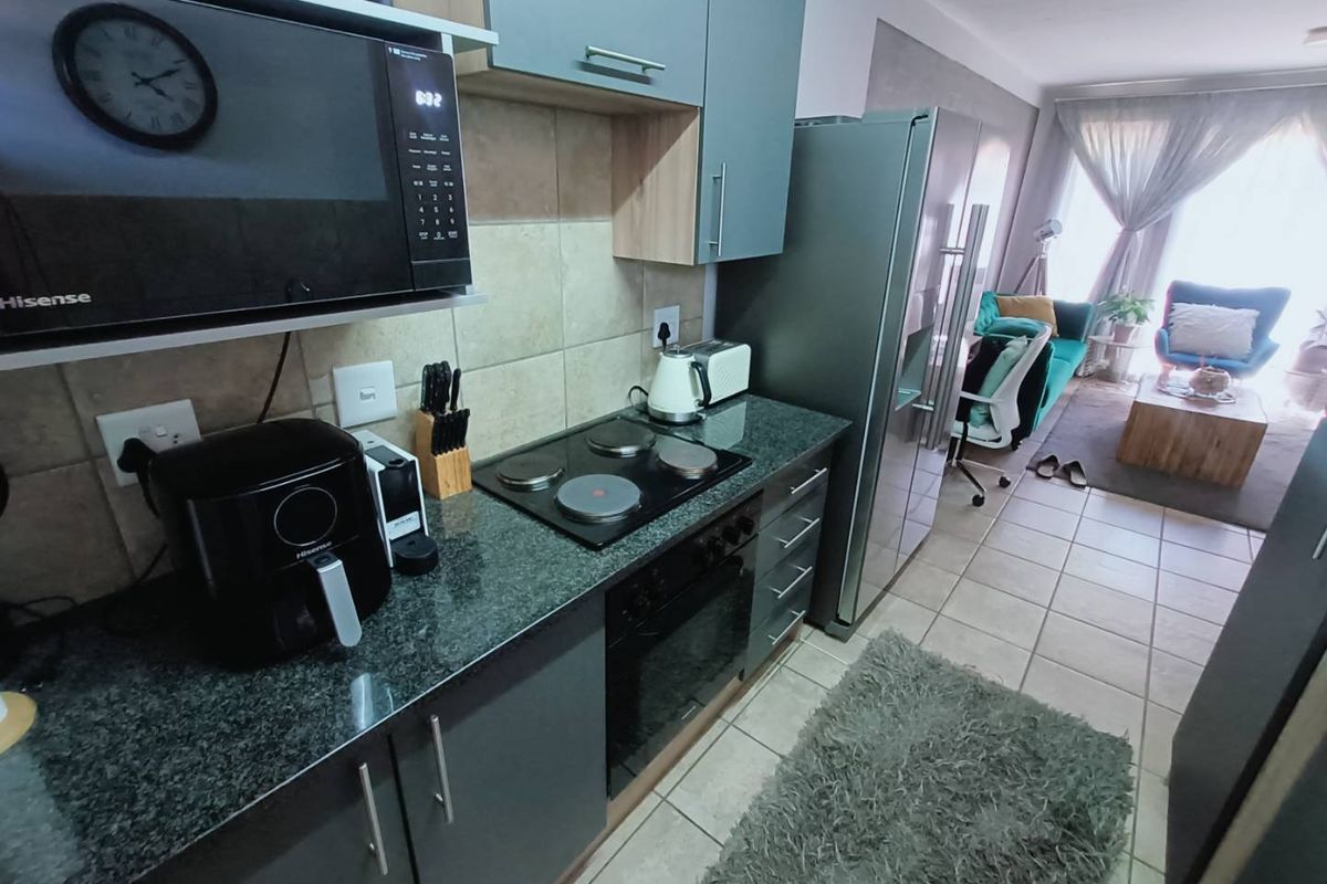 BEAUTIFUL FIRST FLOOR APARTMENT FOR SALE IN ROOIHUISKRAAL!!!!!! - Photo 2