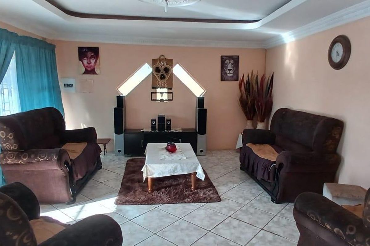 Soshanguve Delight: 3 Beds & Extra Rooms for Your Needs - Photo 5