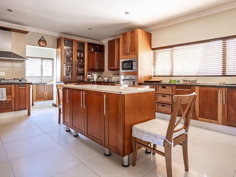 Stunning 4-Bedroom Family Home in Prime Security Estate Location - Photo 8