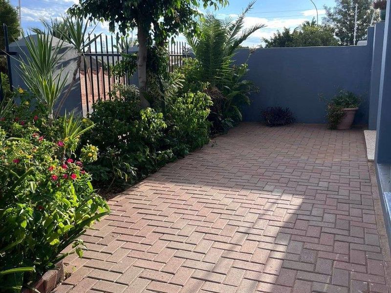 Three bedroom house for sale in Khomasdal - Photo 7