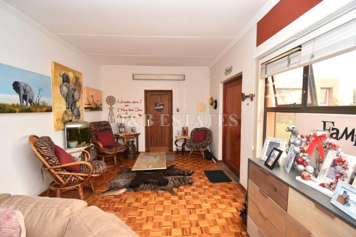 3-Bedroom House With Beautiful Lapa In Prime Area - Photo 3
