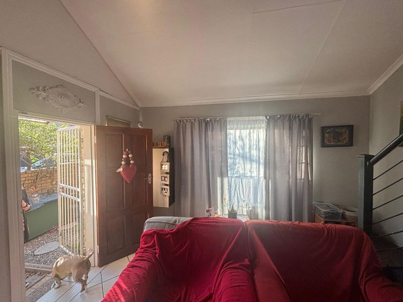 Stunning 3-Bedroom Double-Storey Townhouse to Rent – Amberfield, Rooihuiskraal North - Photo 5