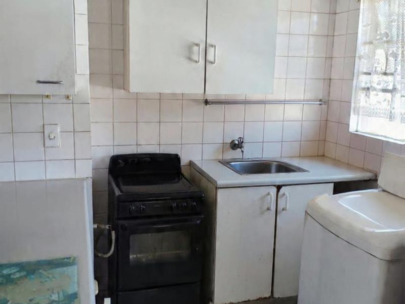 2 Bedroom first floor unit in Ravenswood close to Martin Primary school - Photo 4