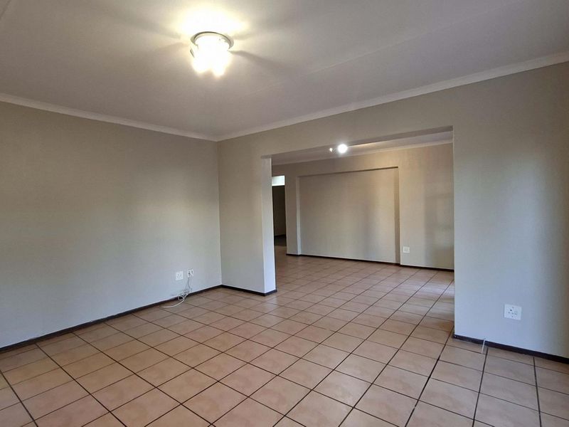 3 Bedroom, 2 bathroom Cluster with Private Pool in Secure Beverley Estate - Photo 5