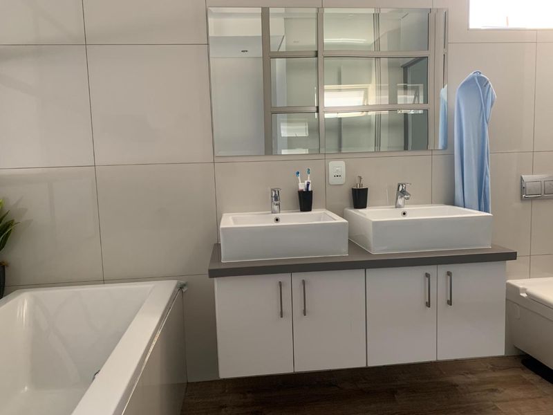 DELIGHTFUL TOWNHOUSE - Photo 9