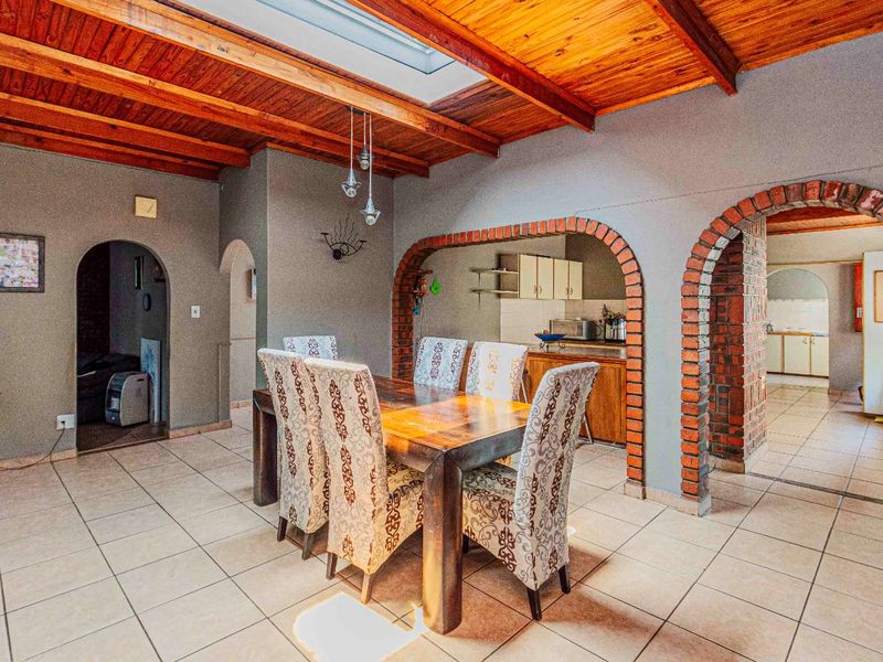 Famiky Home for Sale in Boomed off Area - Photo 6