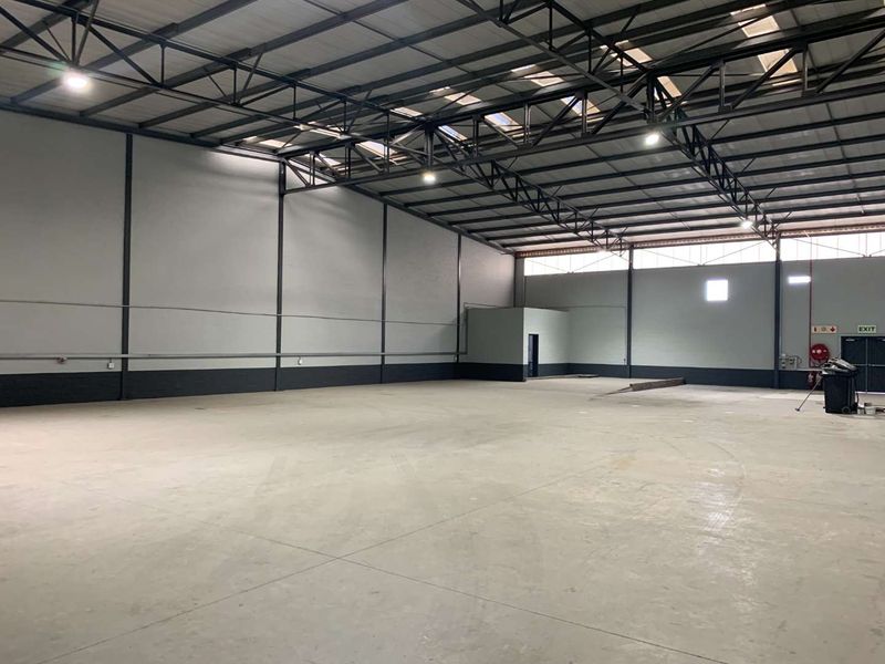 Spacious Warehouse & Office Space in Prime Industrial Hub - Photo 9