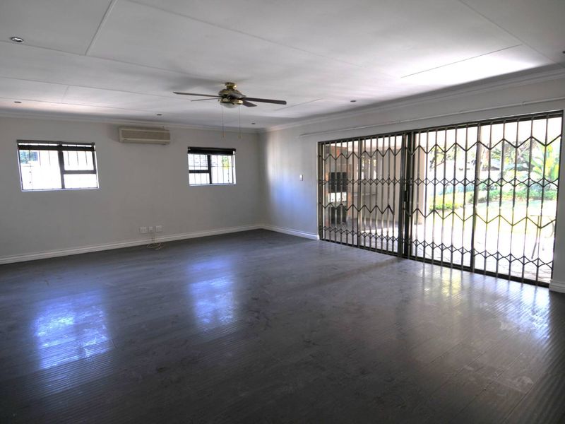 4 Bedroom House for Sale in Garsfontein - Photo 5
