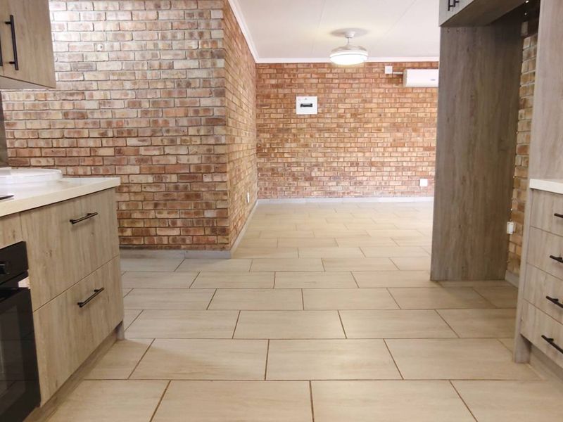 A Captivating Blend of Space, Style, and Comfort Awaits - Photo 5