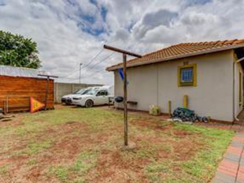 Ideal Home for First time Buyers - Photo 4