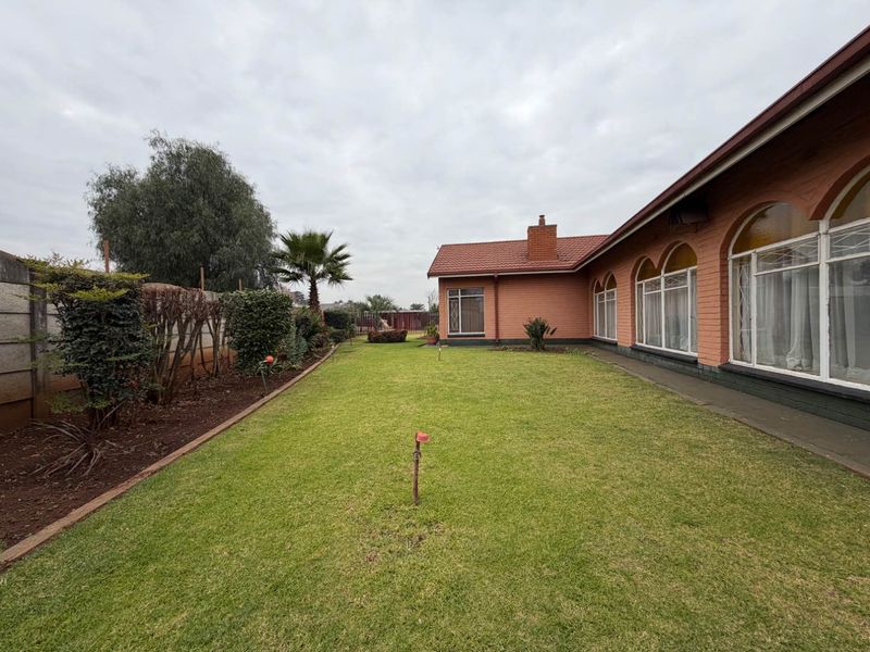 Some homes don't need to shout to be noticed—they simply welcome you in. - Photo 2