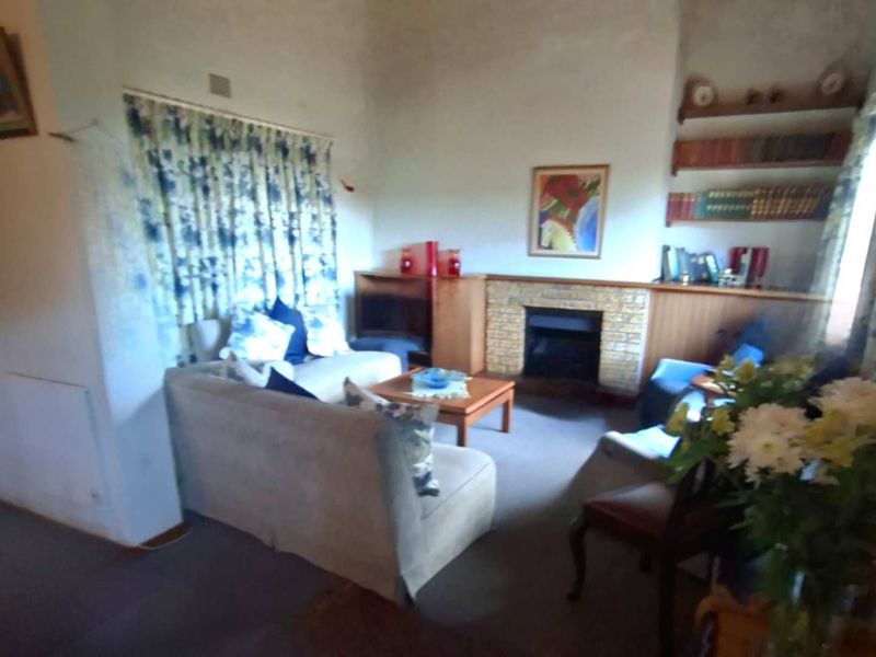 EXCELLENTLY POSITIONED HOME ON A DOUBLE STAND!! - Photo 9