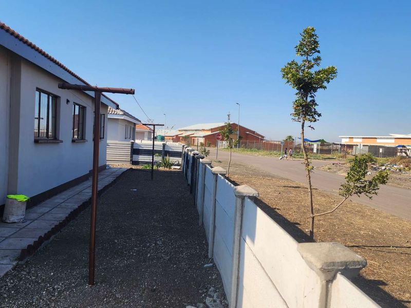 Home Sweet Home in Platinum Village - Photo 4