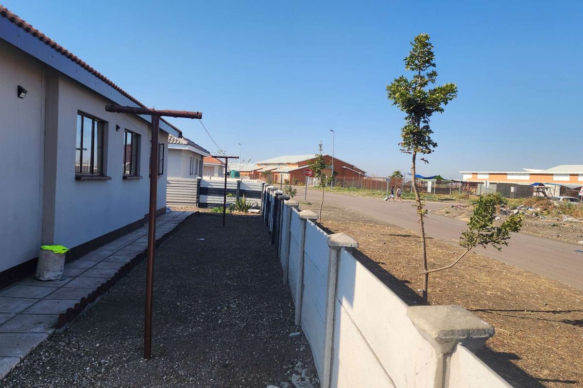 Home Sweet Home in Platinum Village - Photo 4