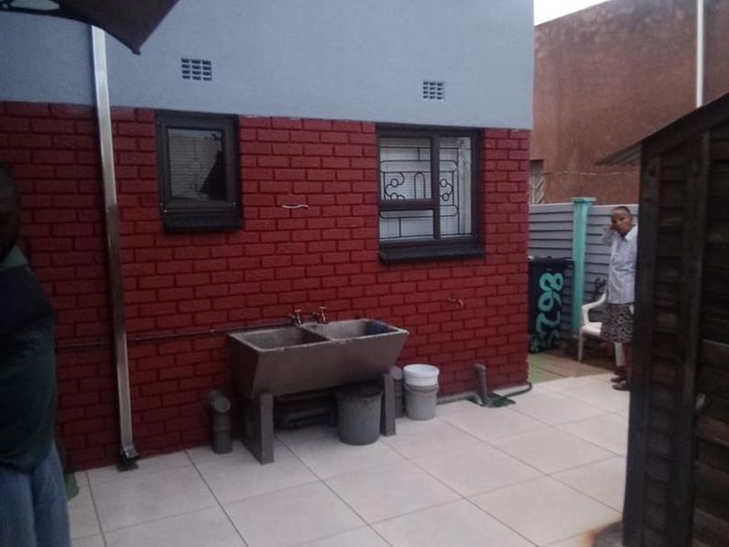 4 bedrooms house for sale in Soshanguve G - Photo 4