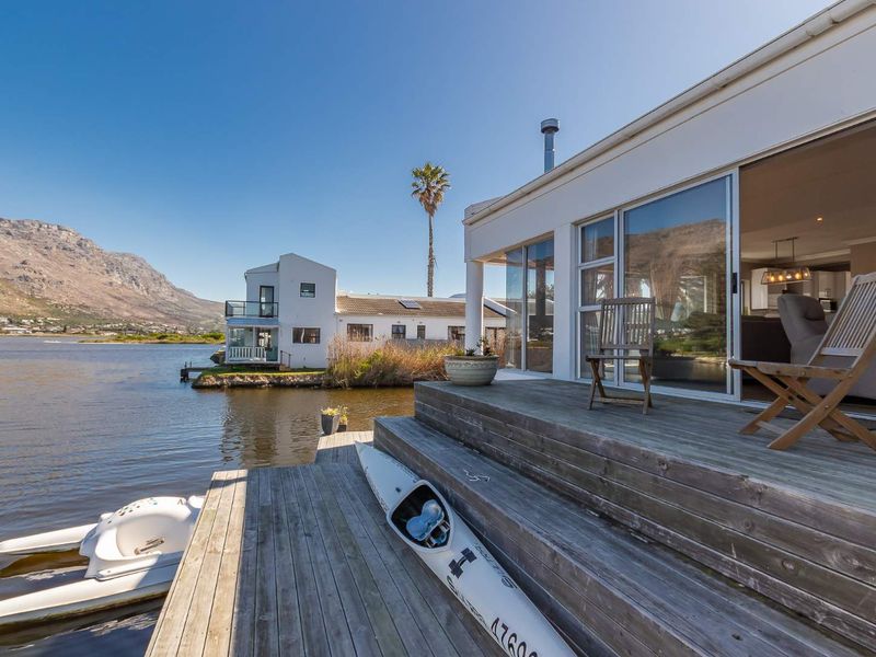 Tranquil Waterfront Dual Living in Marina da Gama - Photo 4