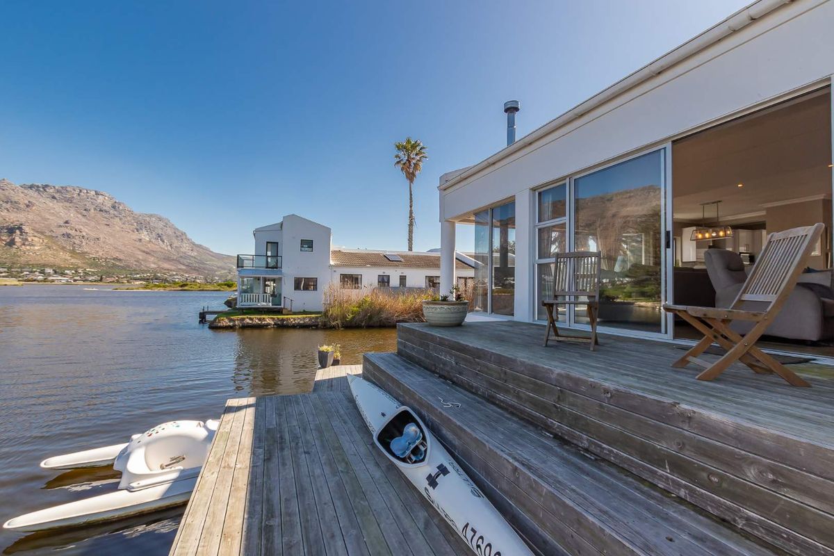 Tranquil Waterfront Dual Living in Marina da Gama - Photo 4