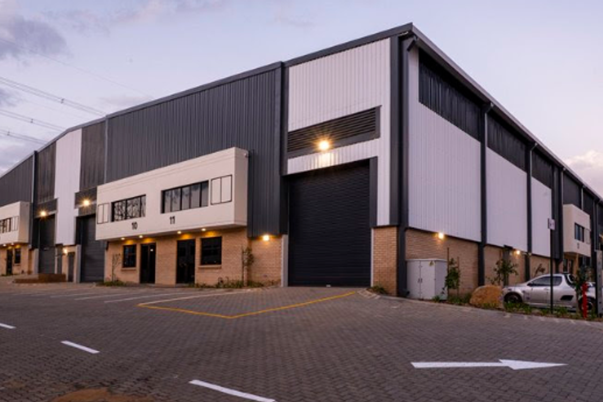 785m2 Samrand Warehouse To Let - Photo 2