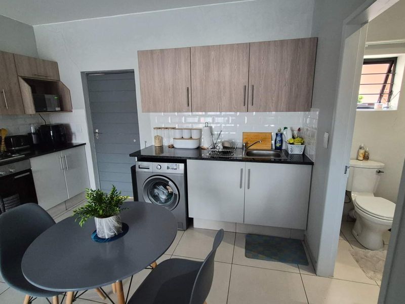 Ember Apartments – Where Modern Living Meets Nature’s Tranquility - Photo 9