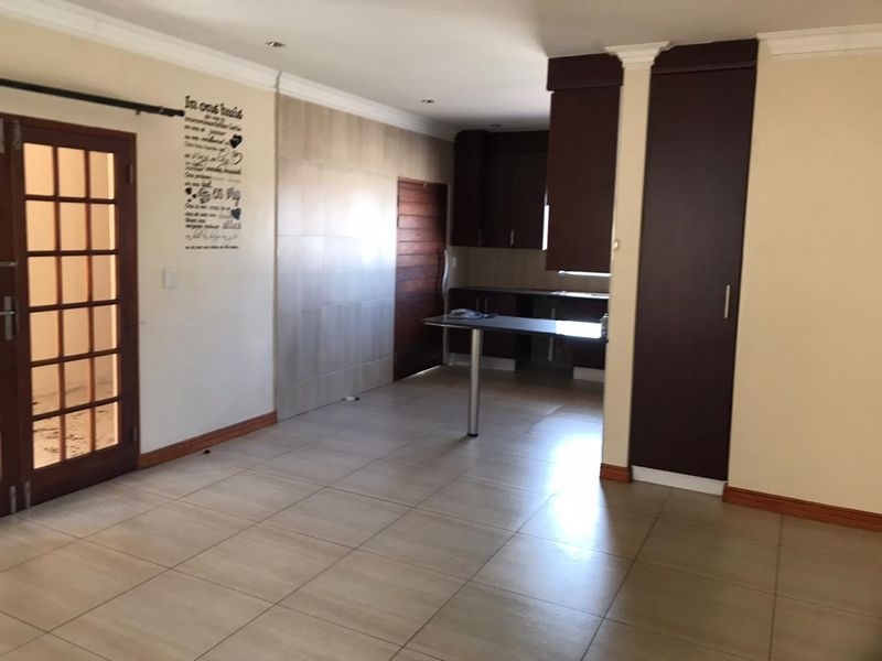 NOT PET FRIENDLY! Lovely Cluster for Rent - Available 1 September 2024 - Photo 3