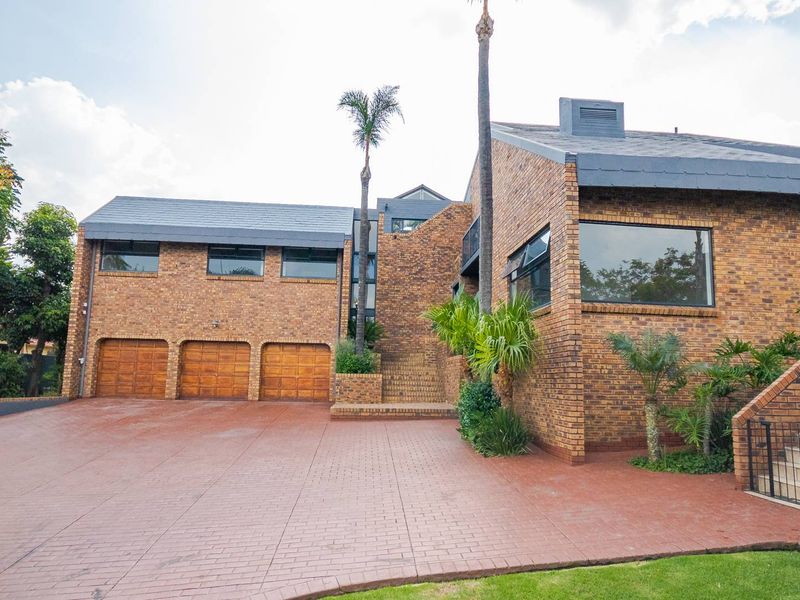 Beautiful family home with a view. - Photo 2