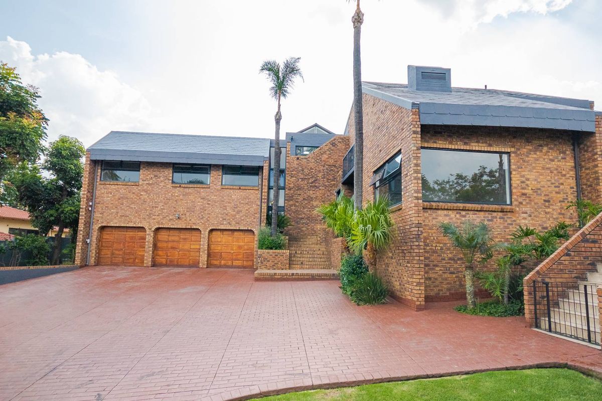 Beautiful family home with a view. - Photo 2