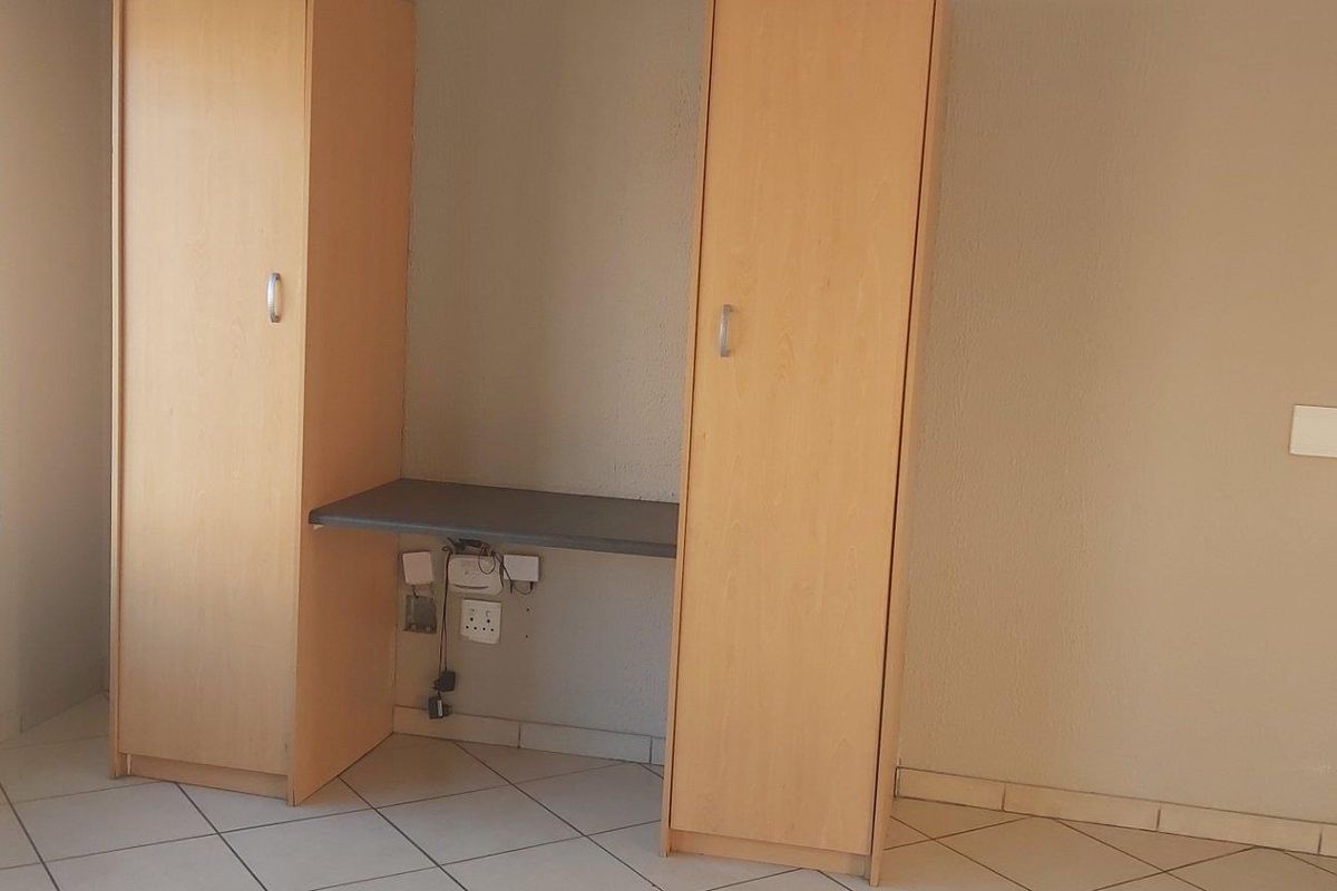 BACHELOR APARTMENT FIRST FLOOR - Photo 5