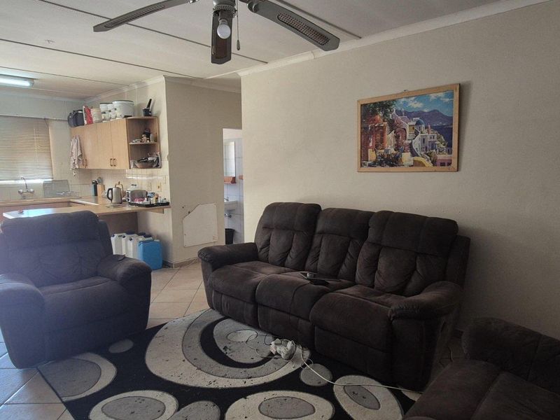 FOR SALE SPACIOUS 2 BEDROOM UNIT IN EROS - Photo 1