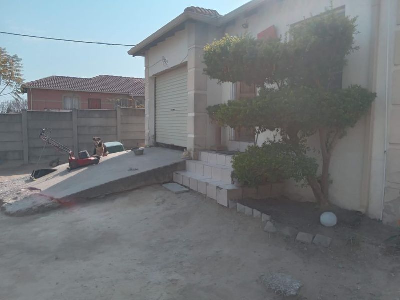 HOUSE IN NEED OF LOVING CARE - Photo 4