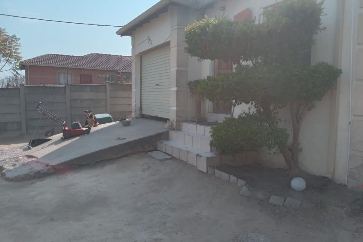 HOUSE IN NEED OF LOVING CARE - Photo 4
