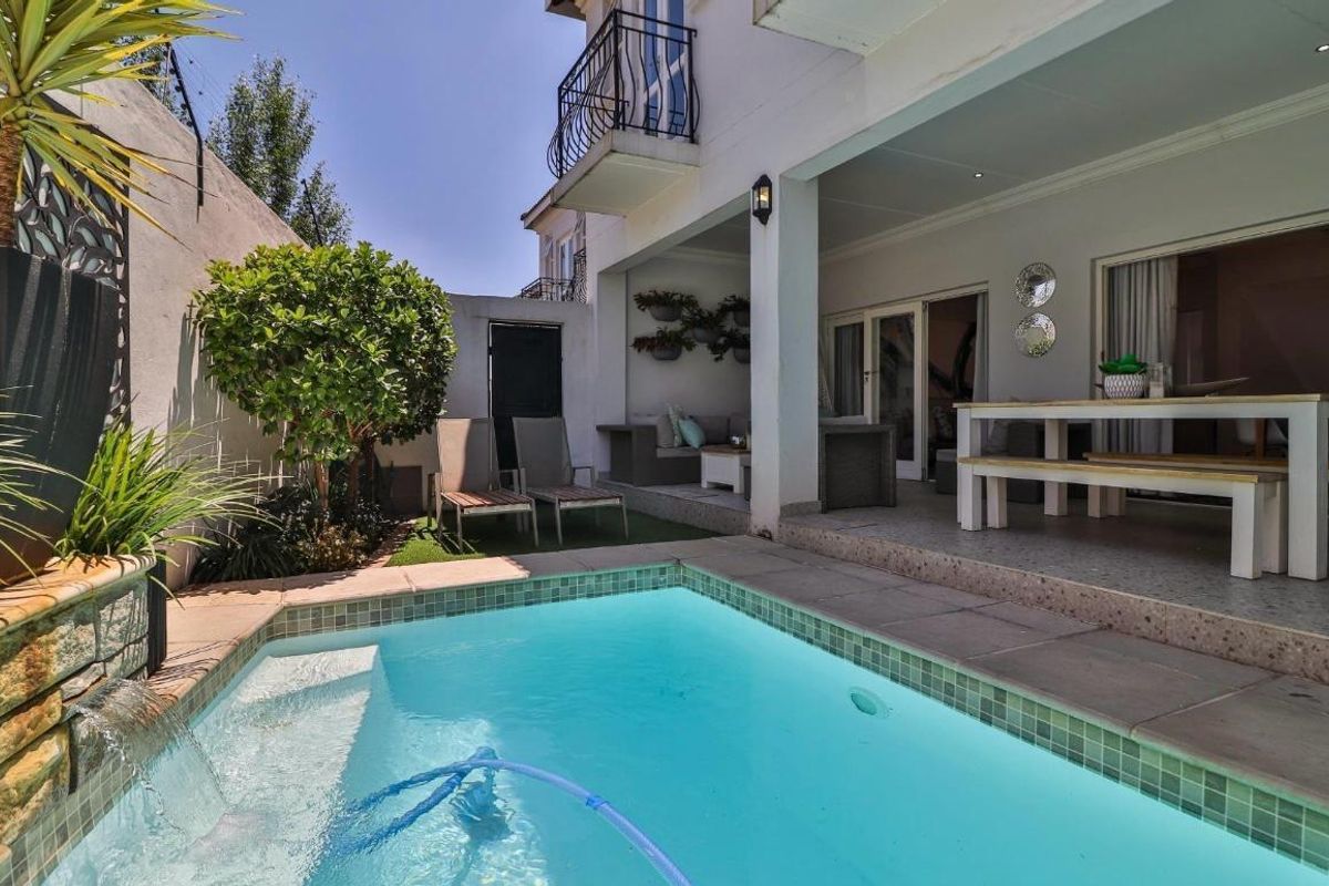 Where Timeless English Elegance Meets Modern Luxury. - Photo 3