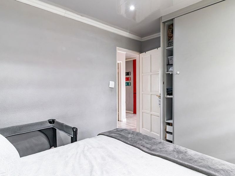 First Floor 2-Bedroom with a Balcony & Carport! - Photo 9