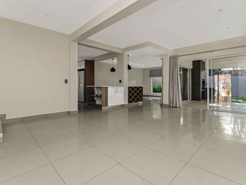 SPACIOUS AND LIGHT - Photo 2