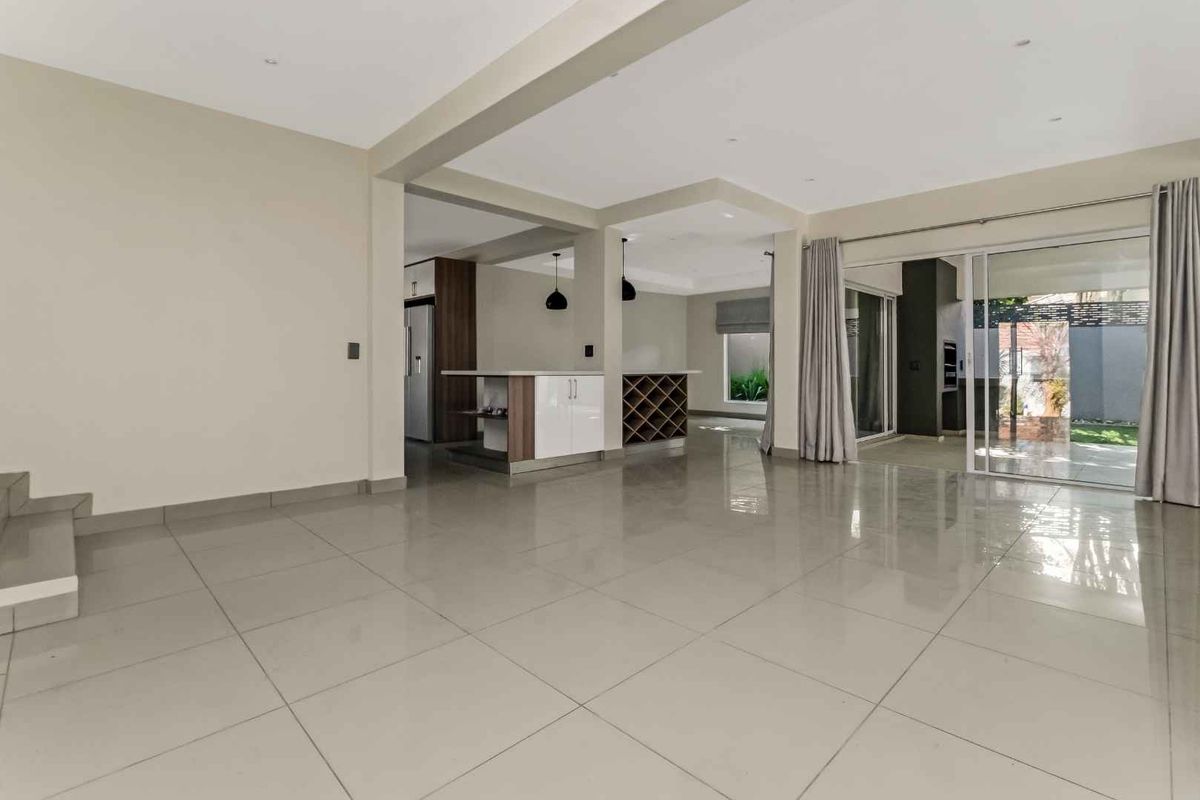 SPACIOUS AND LIGHT - Photo 2
