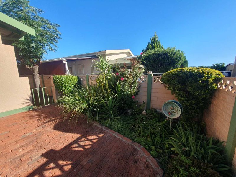 Charming Family Home for Sale in Cimbebasia – Windhoek - Photo 3