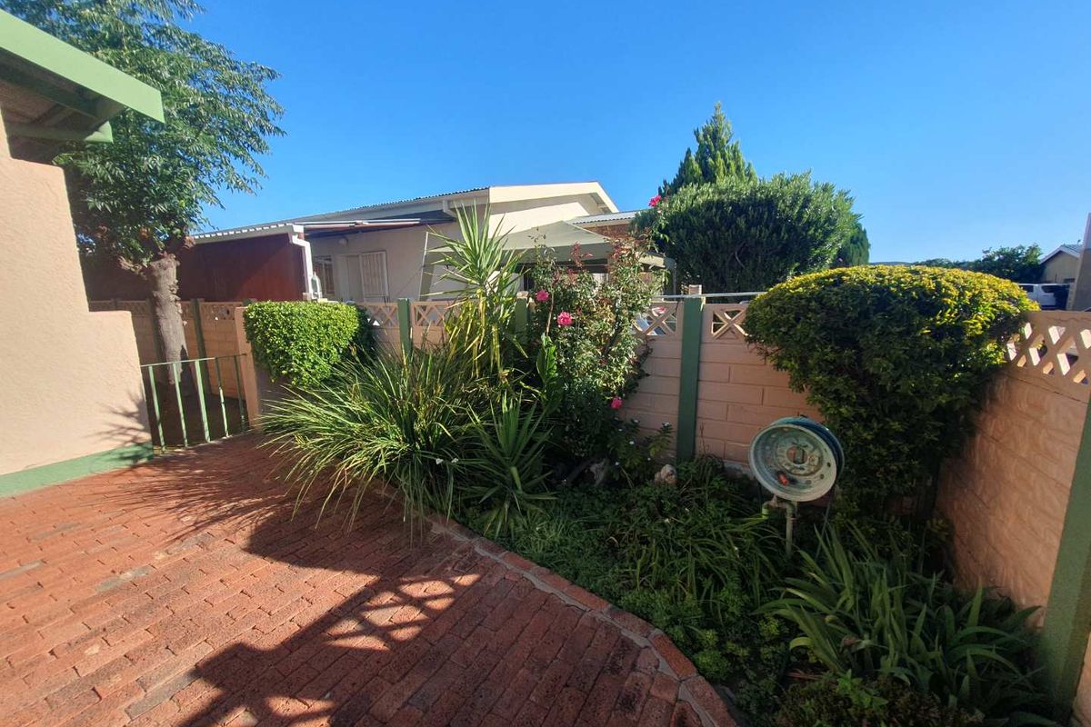 Charming Family Home for Sale in Cimbebasia – Windhoek - Photo 3