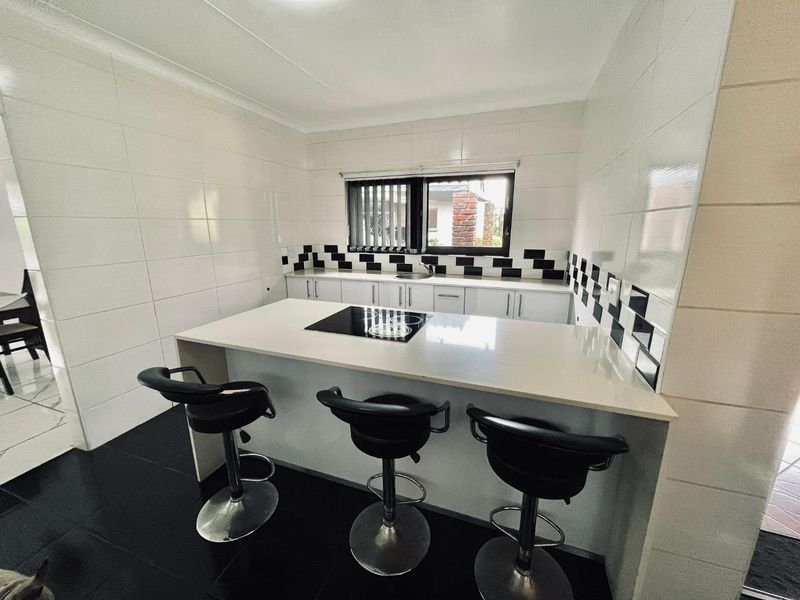 Beautiful 3 Bedroom Family Home in Parkrand - Photo 4