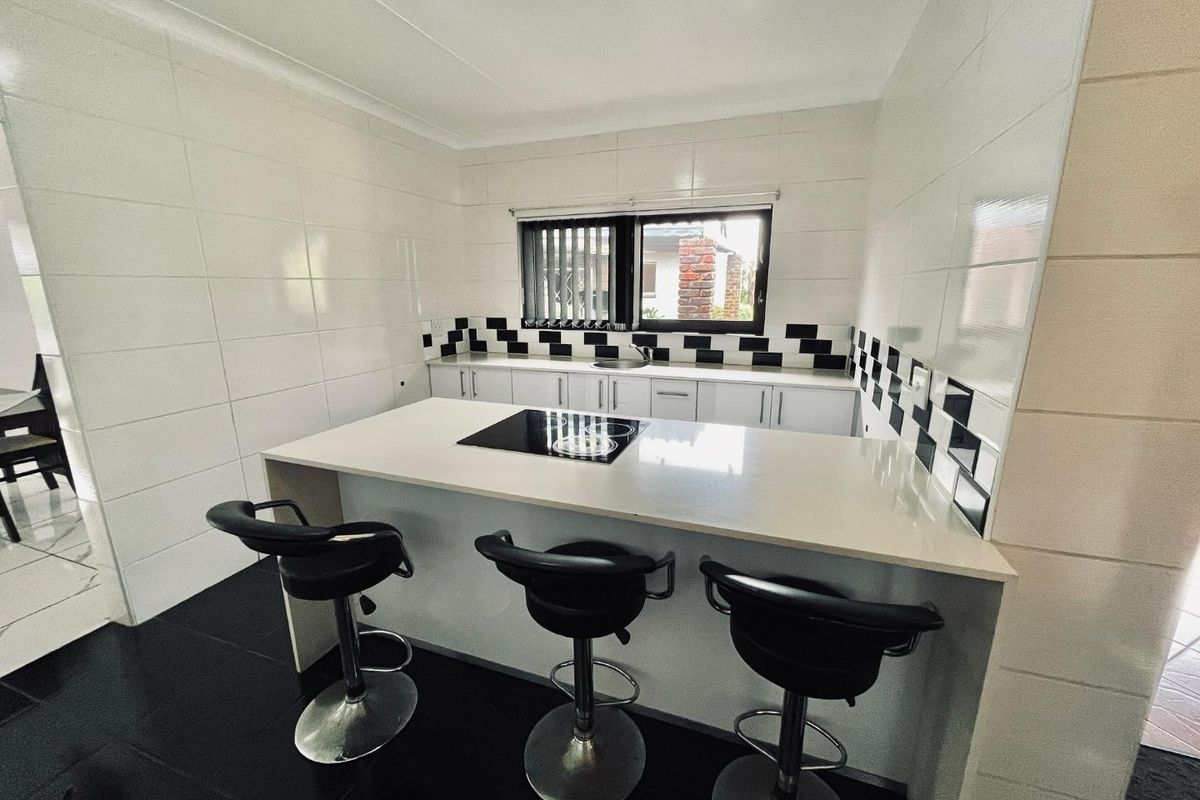 Beautiful 3 Bedroom Family Home in Parkrand - Photo 4