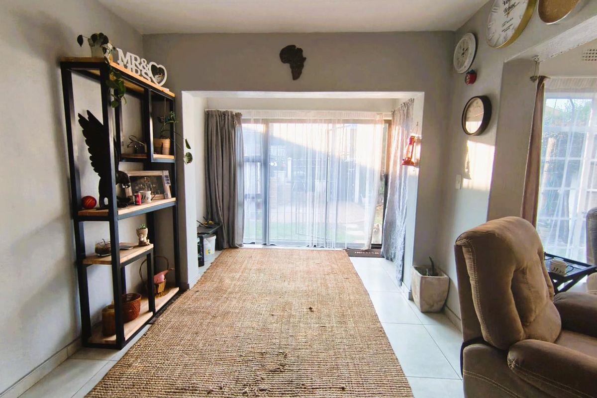 3 Bedroom Townhouse for Sale in Brackenhurst - Photo 5