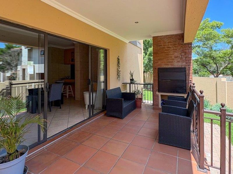 Gorgeous Townhouse in Midstream Estate - Photo 3